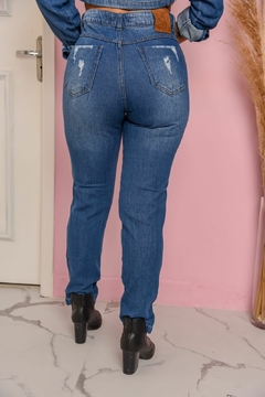 Calça Mom Jeans com bolso - comprar online