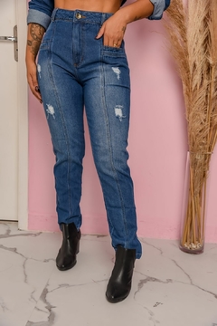 Calça Mom Jeans com bolso