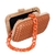 Clutch palha com detalhes em terracota na internet