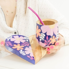 JUEGO MATE Y TABLITA GRANDE MADERA FLORAL VIOLETA - comprar online