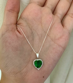 Colar de Coração Verde Cravejado na Zirconia