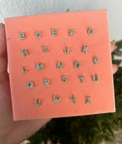 Colar de Letras Cravejado Na Pedra Verde