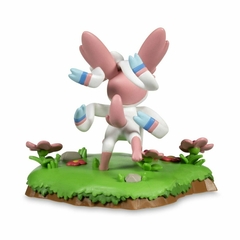 Sylveon: Afternoon with Eevee & Friends. Funko & Pokemon Center en internet