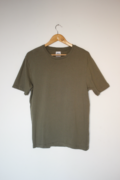 Camiseta Bernardo Verde Básica - comprar online