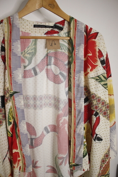 Kimono Livia Cobra e flores