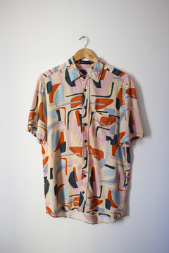 Camisa Suria Abstrata - Trama