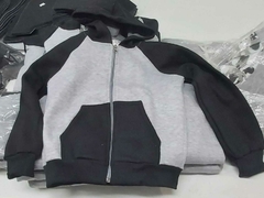 Campera mangas negras