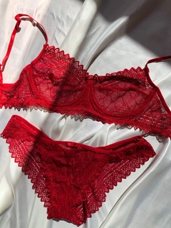 Conjunto todo rendado vermelho