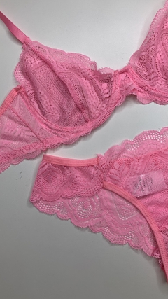 Conjunto Rosa de renda na internet