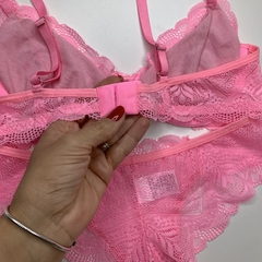 Conjunto Rosa de renda na internet