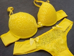 Conjunto amarelo com bojo