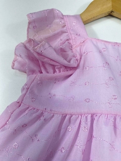 VESTIDO EM TECIDO BORDADO ROSA na internet