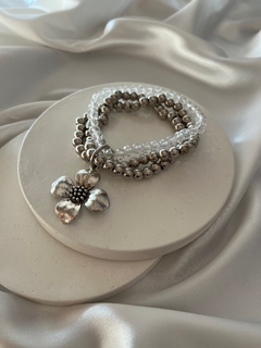 Imagen de PULSERA TRIPLE CON DIJE FLOR