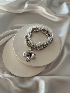 PULSERA TRIPLE CON DIJE FLOR