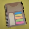 CADERNO KRAFT COM BLOCO ADESIVO E CANETA