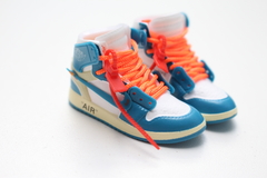 MIni Sneaker Colecionável - "Off White x Air Jordan 1 UNC" na internet