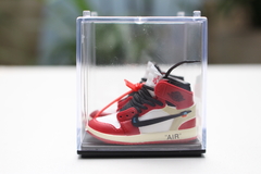 Mini Sneaker Colecionável - "Off White x Air Jordan 1 Chicago"