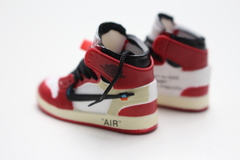 Mini Sneaker Colecionável - "Off White x Air Jordan 1 Chicago" na internet