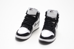 MIni Sneaker Colecionável - "Air Jordan 1 Twist" - TRALHAS.org