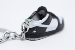 Chaveiro 3D - "SB Dunk Low Staple - Panda Pigeon" na internet