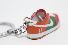 Chaveiro 3D - "SB Dunk Low - 7-Eleven" - comprar online