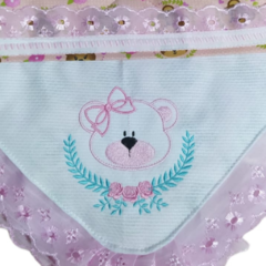 Kit Cueiro Flanelado e Manta Acolchoada Estampada Bordada Bebê Menina na internet