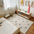 Habitación infantil con cama Montessori evolutiva y reversible, decorada con juguetes y una alfombra suave.