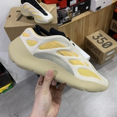 Yeezy 700 V3 Mono Safflower - comprar online