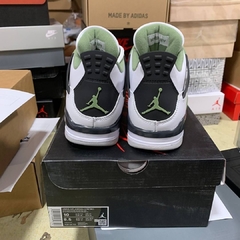 Air Jordan 4 Retro Oil Green na internet