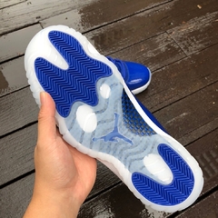 Imagem do Air Jordan 11 Retro “Midnight Navy White”