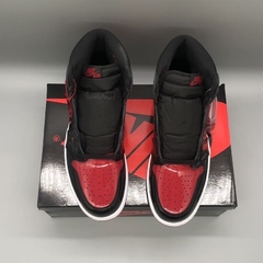 Air Jordan 1 High Patent Bred na internet