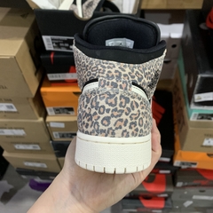 Imagem do Air Jordan 1 Mid “Leopard”