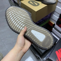 Imagem do Yeezy Boost 350 v2 “Ash Stone"