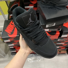 Air Jordan 4 “Black Cat” na internet