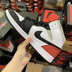 Air Jordan 1 Mid SE Red Black Toe - Él.sneakers