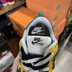 Imagem do Sacai x Nike Vaporwaffle SP “Yellow Green Black White”