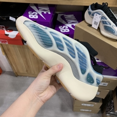 Yeezy Boost 700 v3 “Kyanite” - Él.sneakers