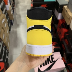 Imagem do Air Jordan 1 Mid Yellow Toe Black