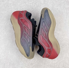 Yeezy Boost 700 V3 Fade Carbon - loja online