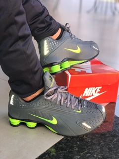 Nike Shox R4