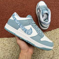 Nike Dunk Low “Blue Paisley” na internet