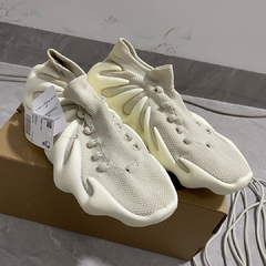 Imagem do Yeezy Boost 450 “Cloud White”