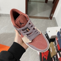 Air Jordan 1 Low “Canyon Rust'' na internet