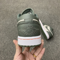 Air Jordan 1 Low “Military Green” na internet