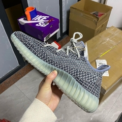 Yeezy Boost 350 v2 “Ash Blue” na internet