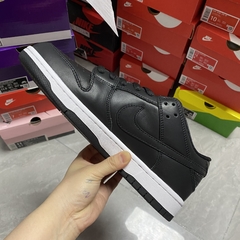 Nike SB Dunk Low “Dark Smoke Grey Black” na internet