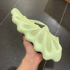 Adidas Yeezy 450 “Resin” na internet