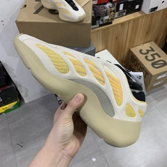 Yeezy 700 V3 Mono Safflower - Él.sneakers