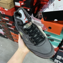 Off-White x Air Jordan 5 Retro SP 'Muslin' na internet