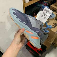 Yeezy Boost 700 “Carbon Blue” - Él.sneakers